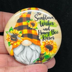 Button pin brooch GNOME —NWT